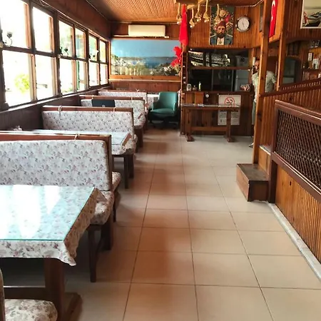 切廷膳食公寓 *